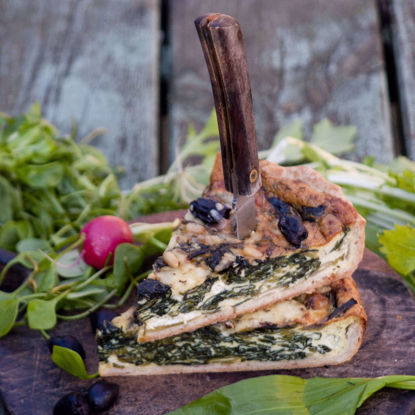 Afbeeldingen van Snijbiet quiche met feta, kalamat olijven en pijnboompitjes