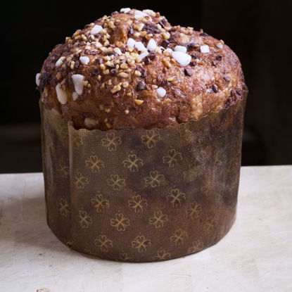 Afbeeldingen van Panettone  met chocolade en hazelnoot